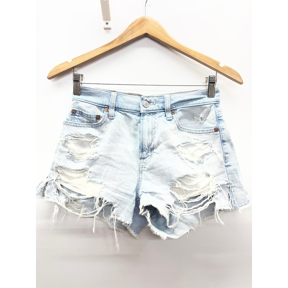 American Eagle 90s Boyfriend Short Light Wash Distressed Denim 00 Strigid